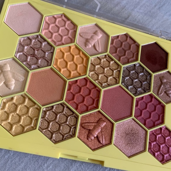 Bee You Eyeshadow palette from tarte sugarrush - Picture 4 of 7
